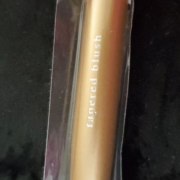 BareMinerals Tapered Blush Brush - Picture 3 of 3